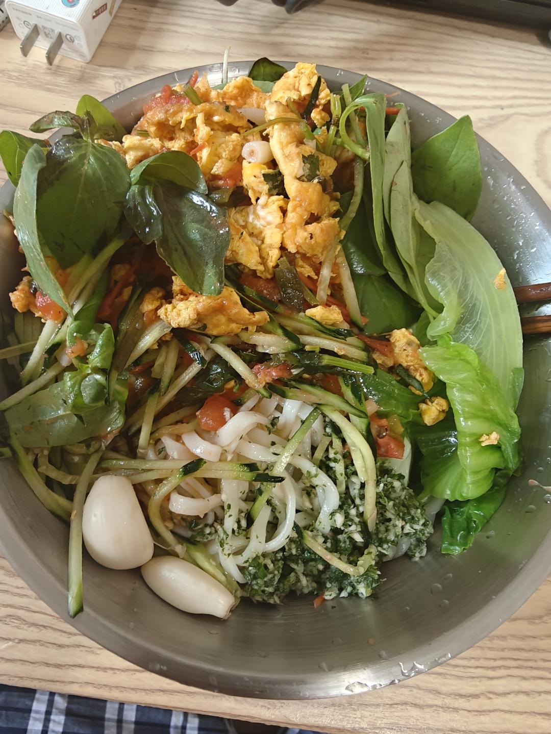 蒜汁番茄鸡蛋捞面（河南荆芥版）一人食
