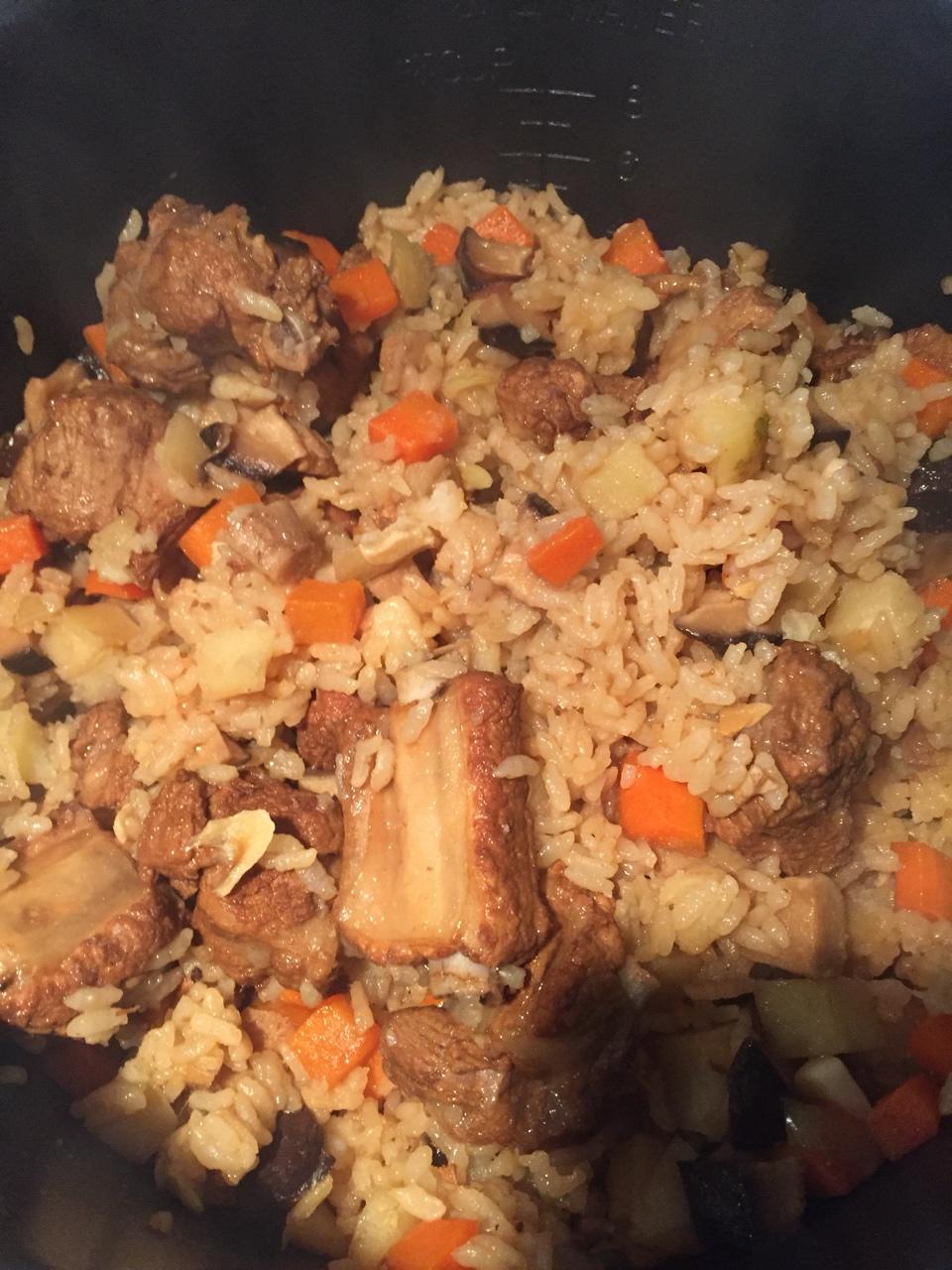 喷香排骨焖饭（爆好吃）