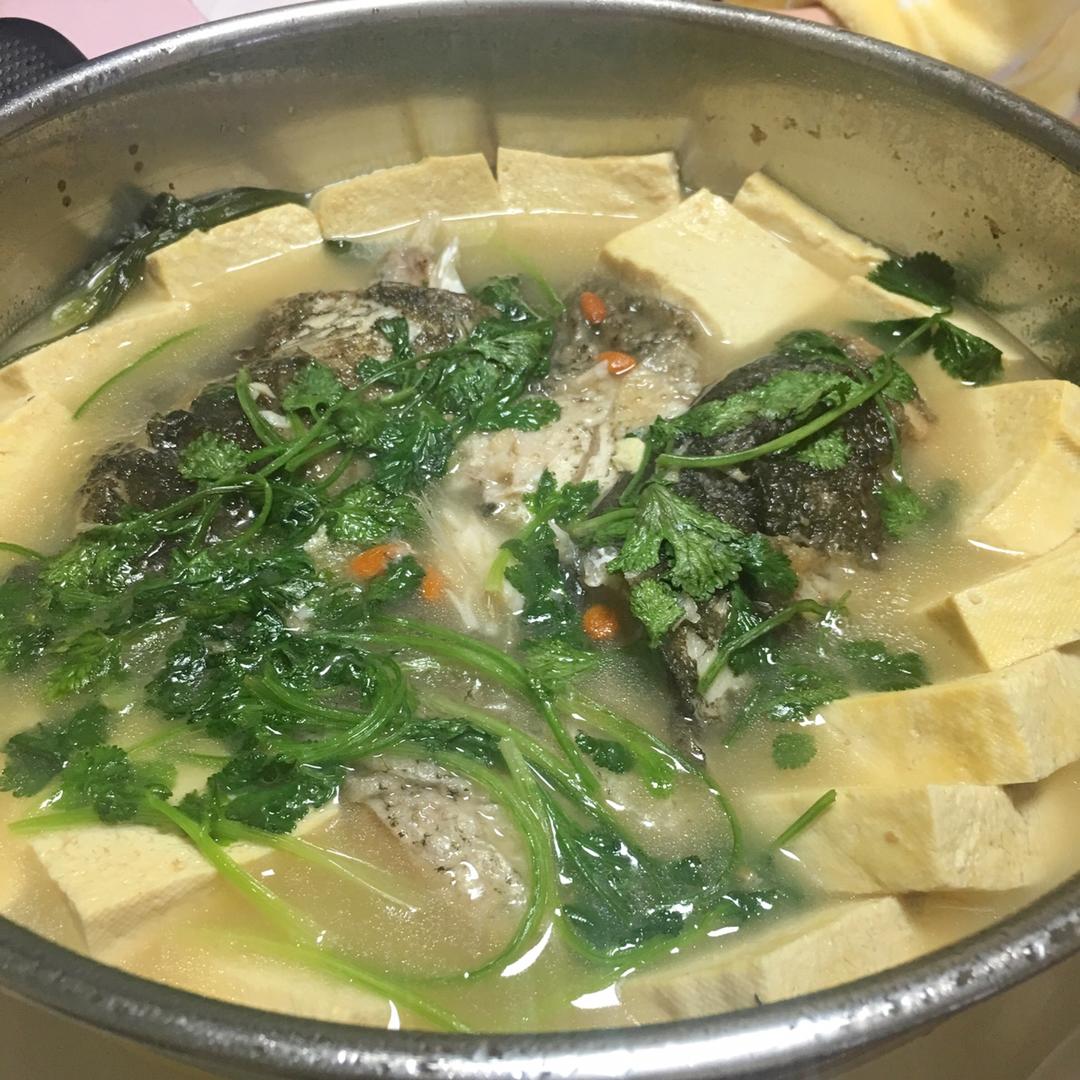 鱼头豆腐汤，简单易做零失败，鲜美得很