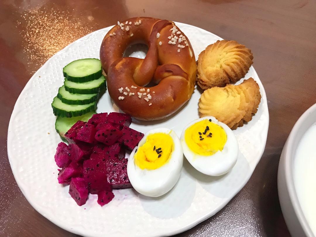 德国碱水面包Brezen（普雷节、巴伐利亚面包、扭结面包）