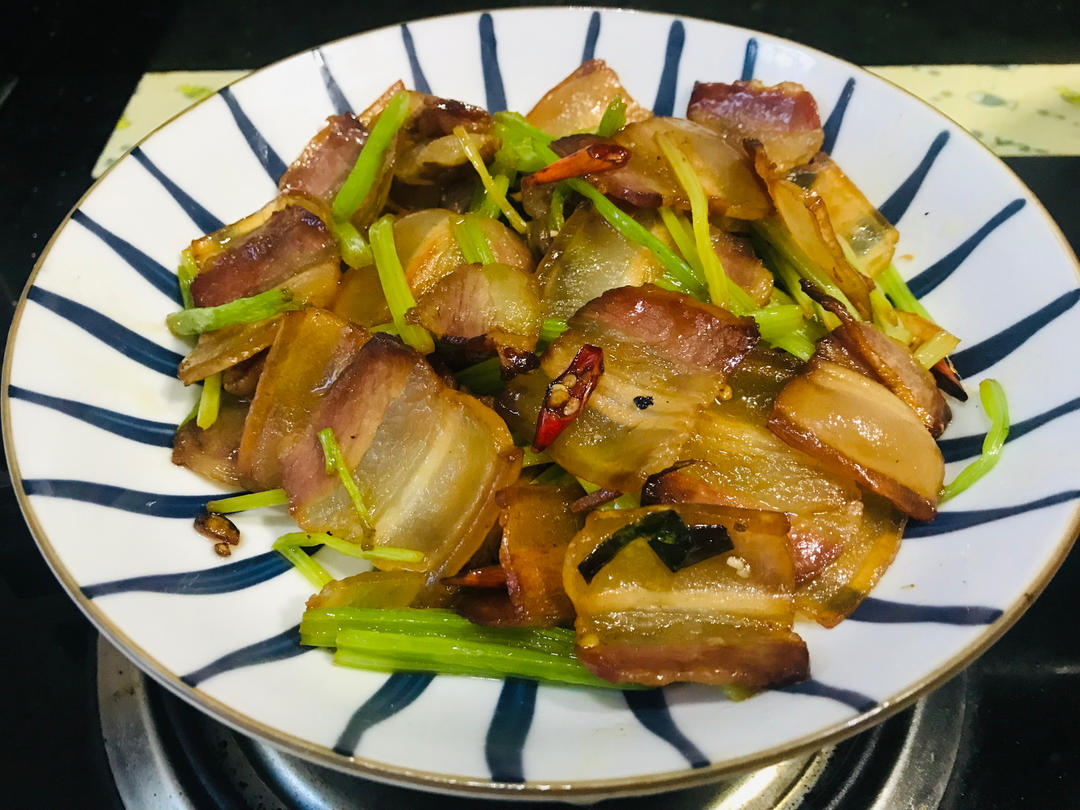 ㊙️年味‼️豉香芹菜炒腊肉‼️满屋飘香