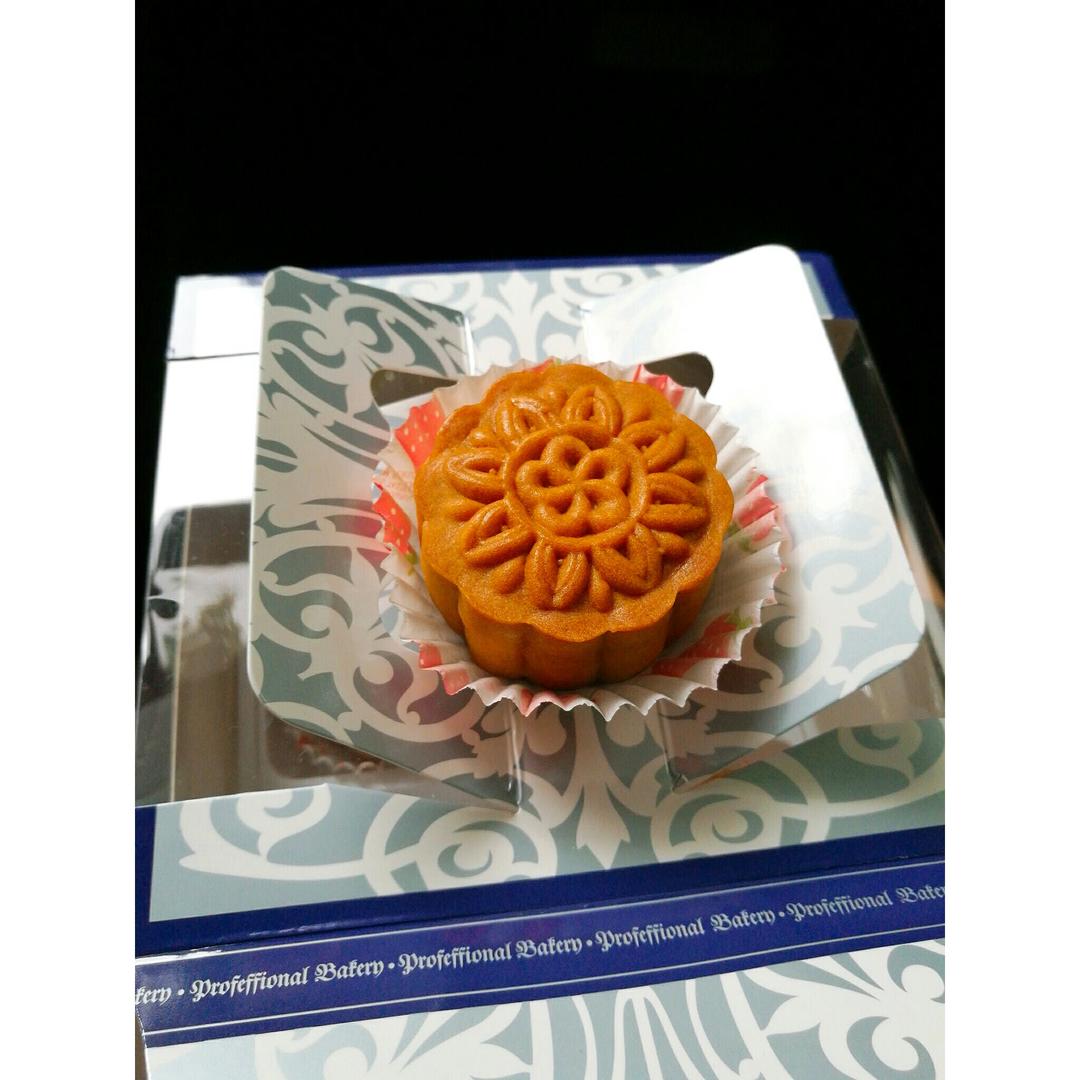 广式月饼—蛋黄莲蓉月饼