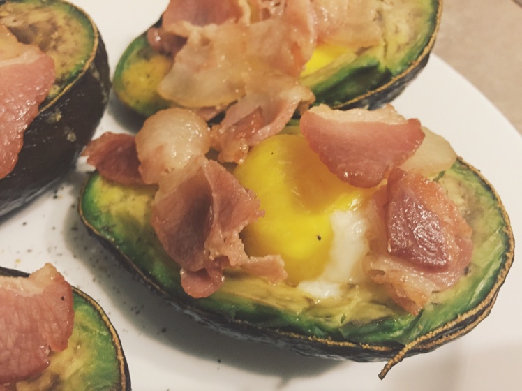 培根牛油果焗蛋