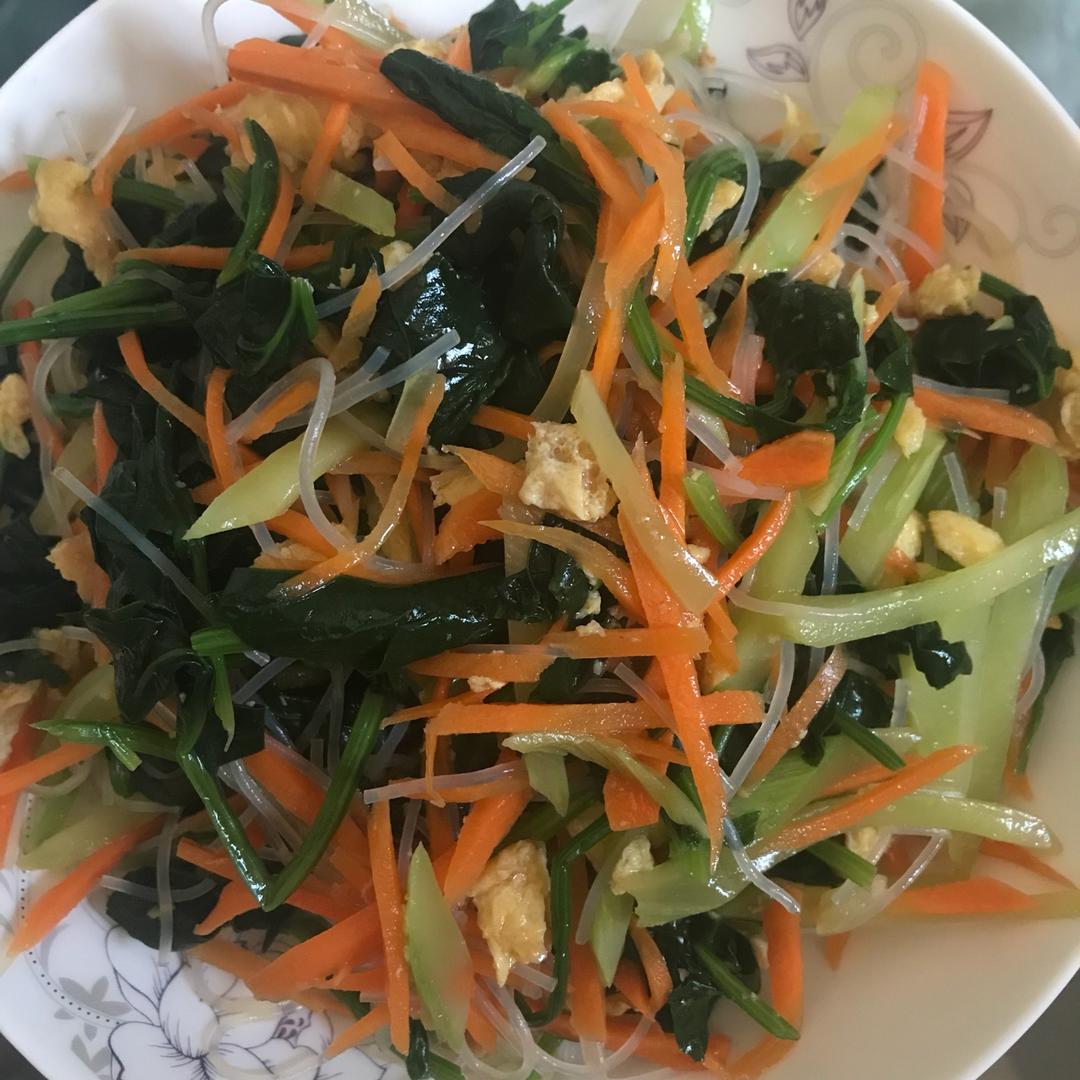来一盘幸福——凉拌粉丝菠菜鸡蛋胡萝卜