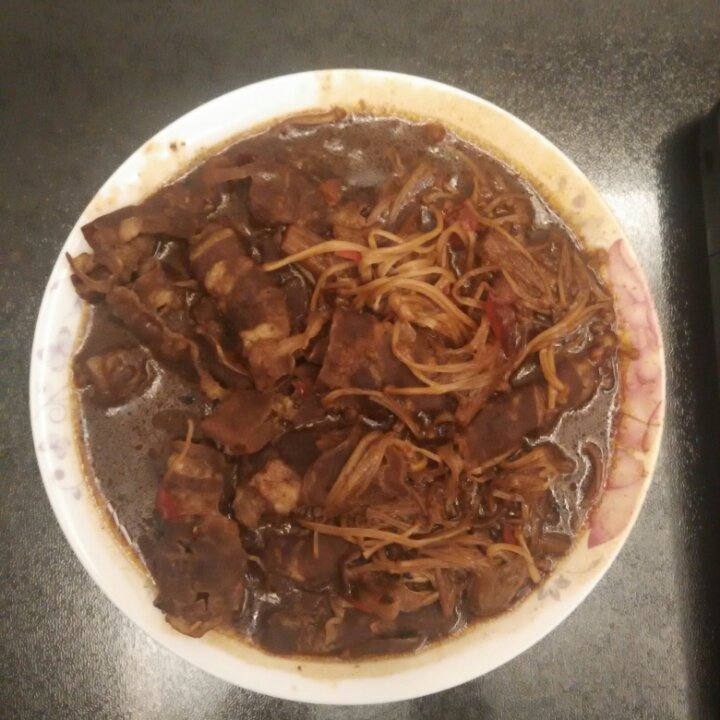 一品肥牛金针煲