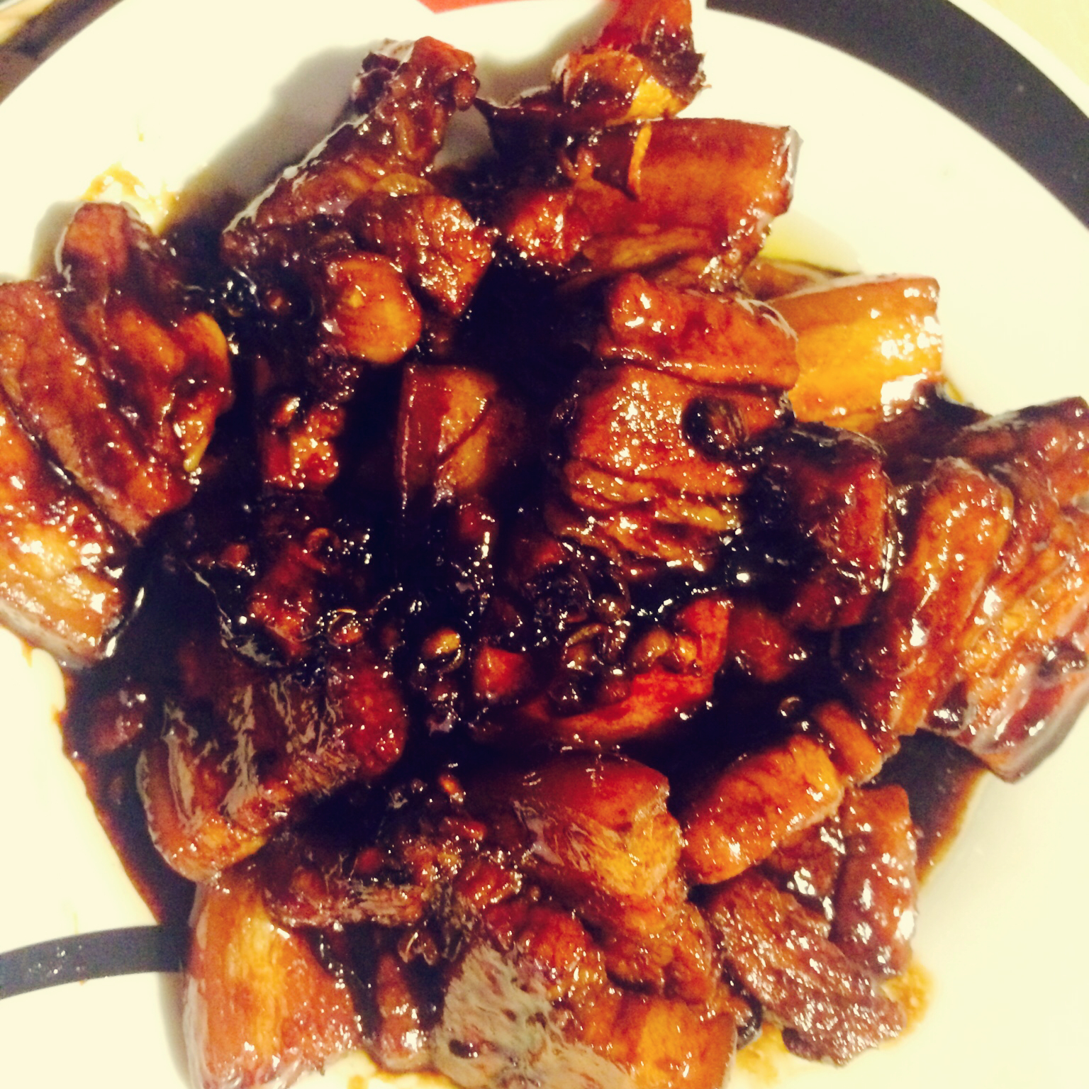 吃着碗里望着锅里的红烧肉