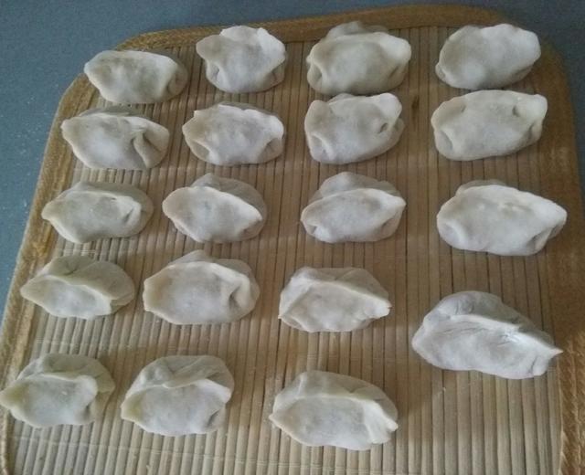 西葫芦鸡蛋虾皮饺子的做法