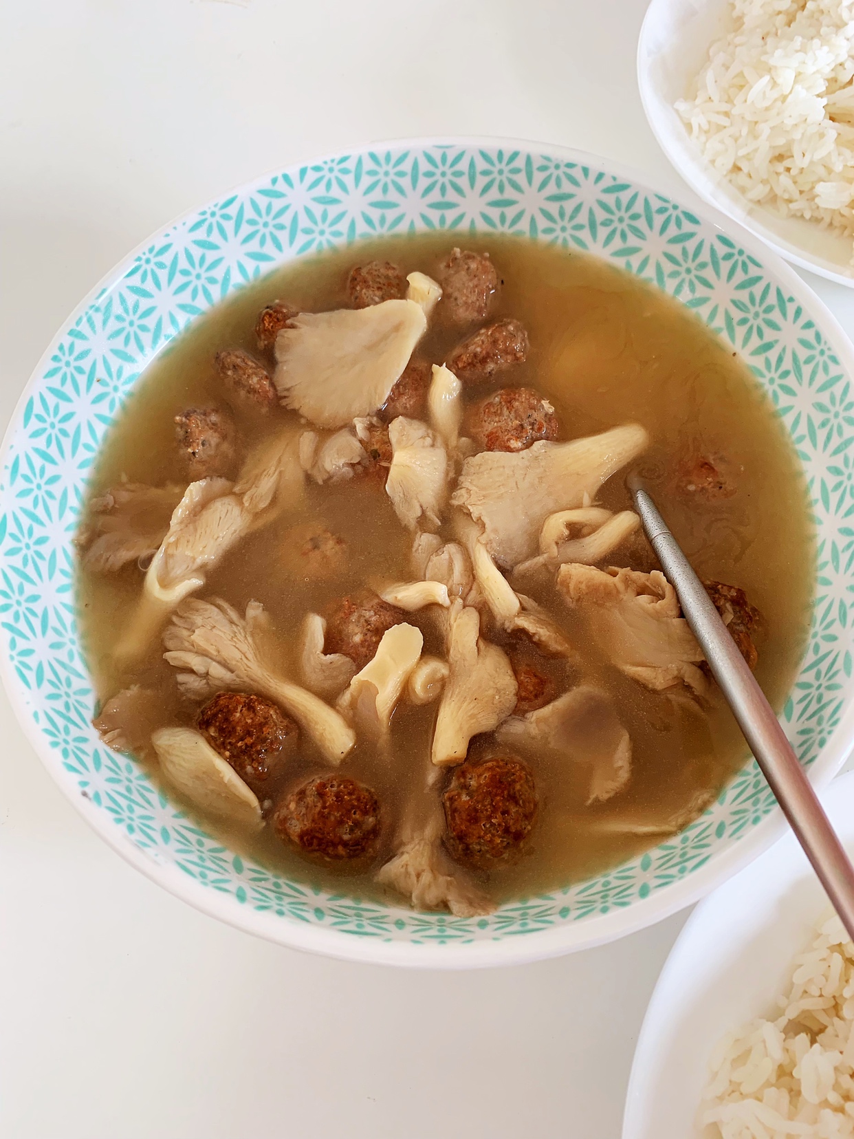 凤尾菇肉丸汤的做法