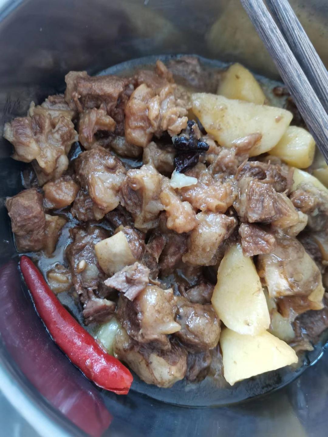 小土豆烧牛肉，红烧牛腩，好吃到舔盘