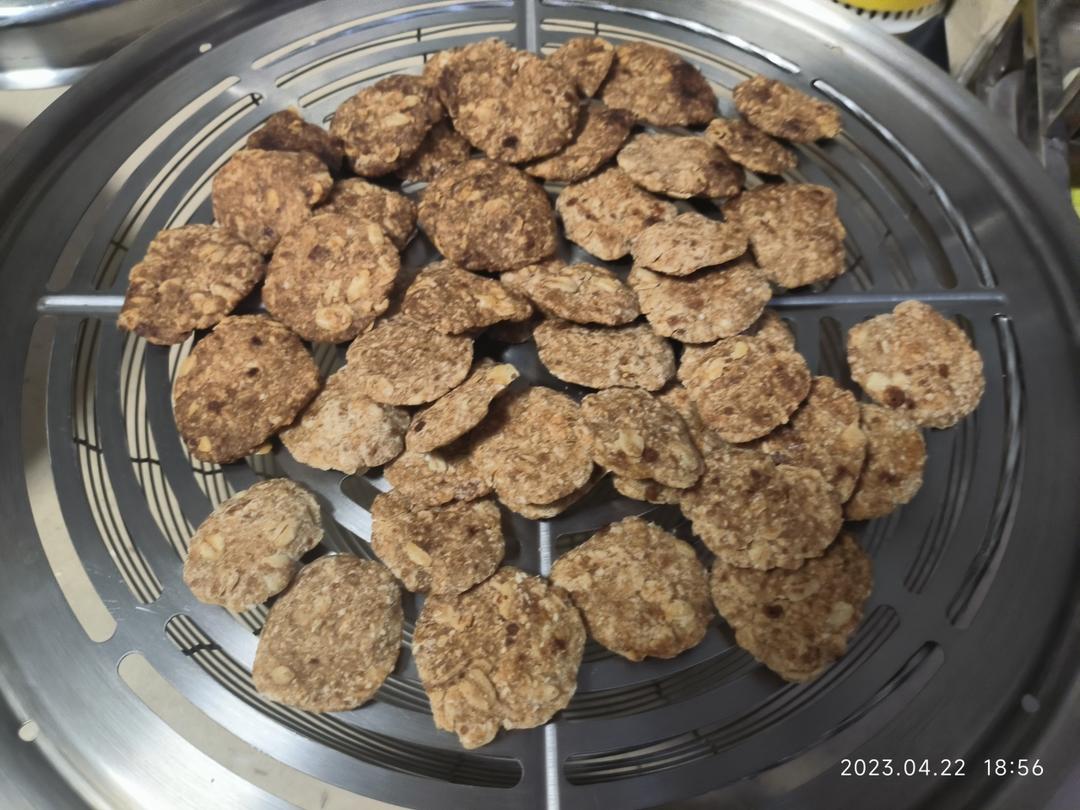 全麦香气足足的燕麦饼干