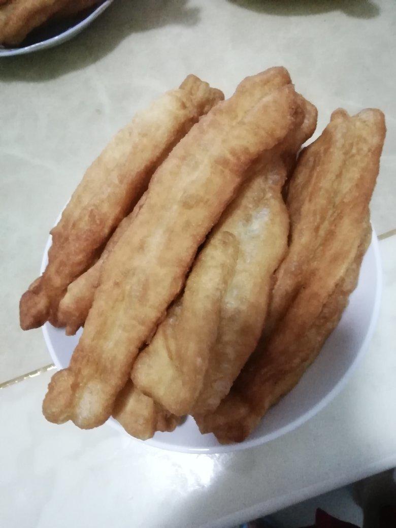 （视频菜谱）自制蓬松 炸油条