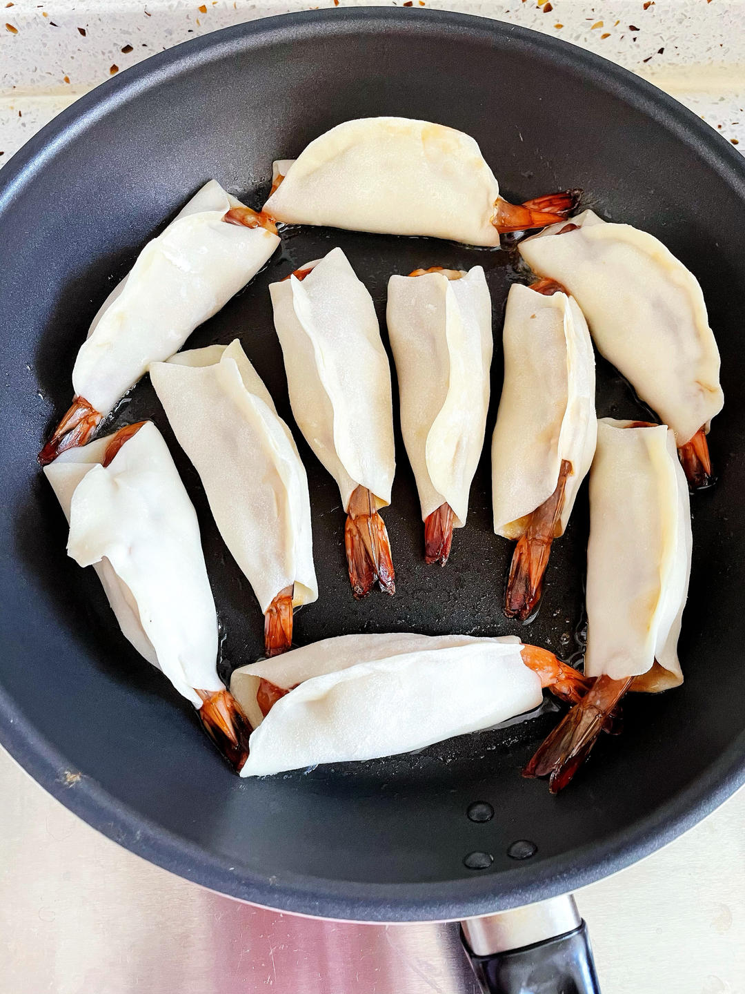 酥脆鲜虾锅贴