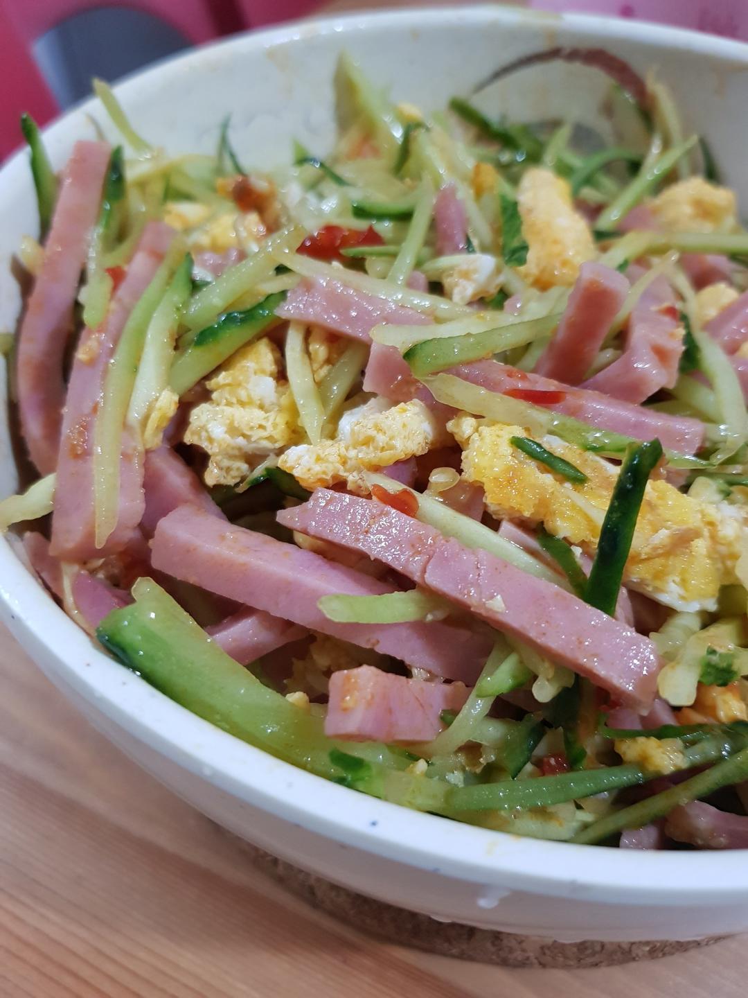 夏天来了--鸡蛋黄瓜凉菜