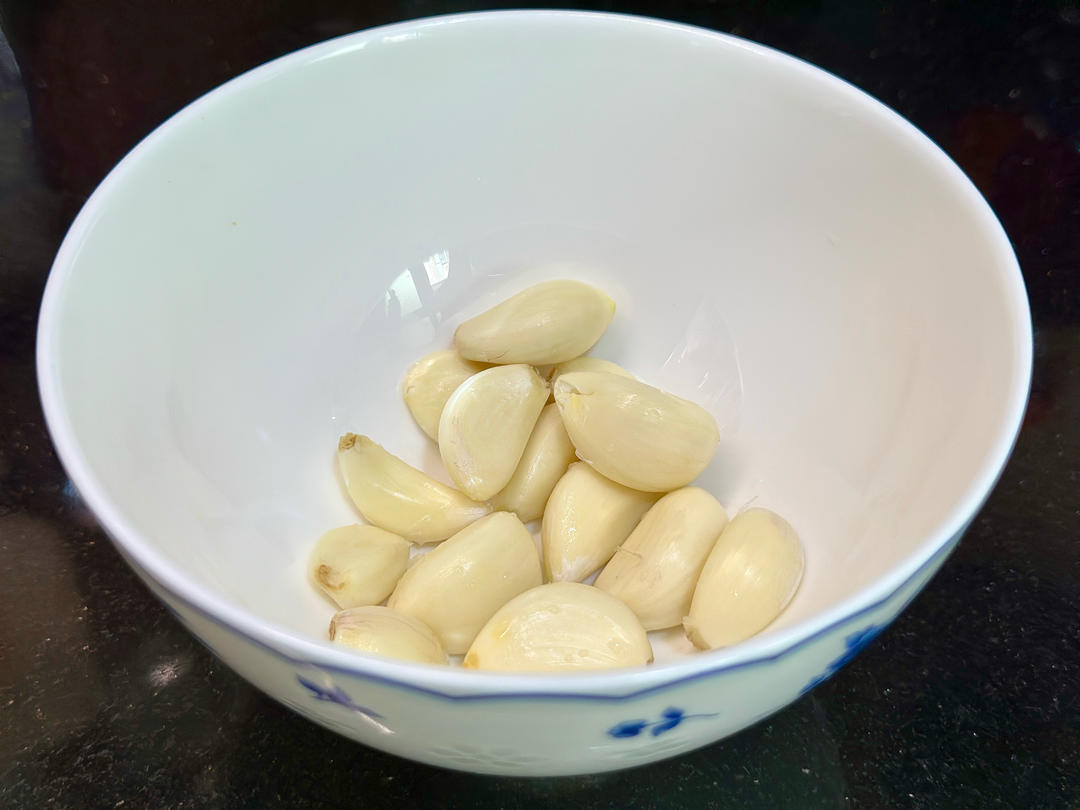 【萬(wàn)能蒜泥汁】蘸餃子拌菜涼面！百搭蘸料配方??的做法 步驟1