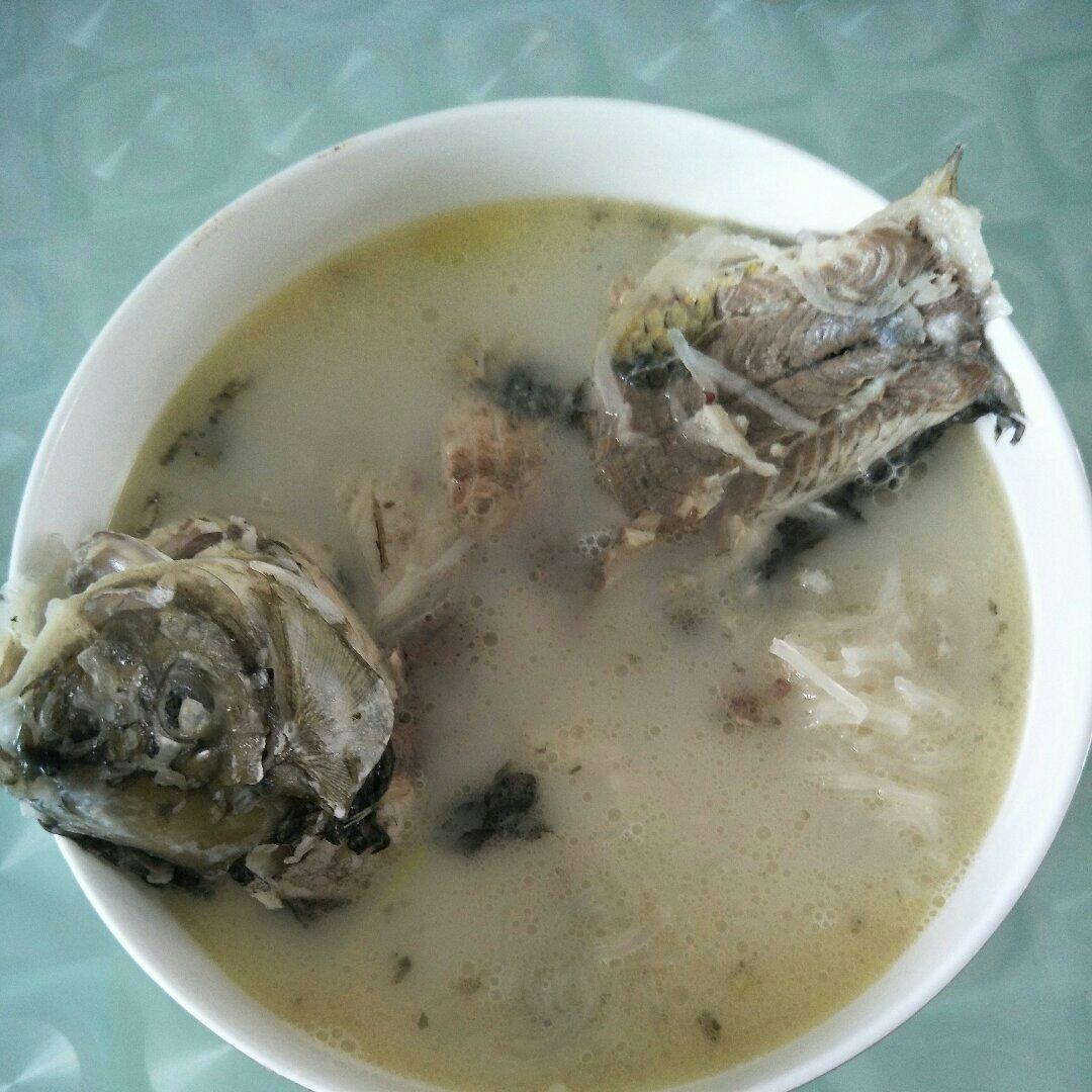 萝卜丝鲫鱼汤