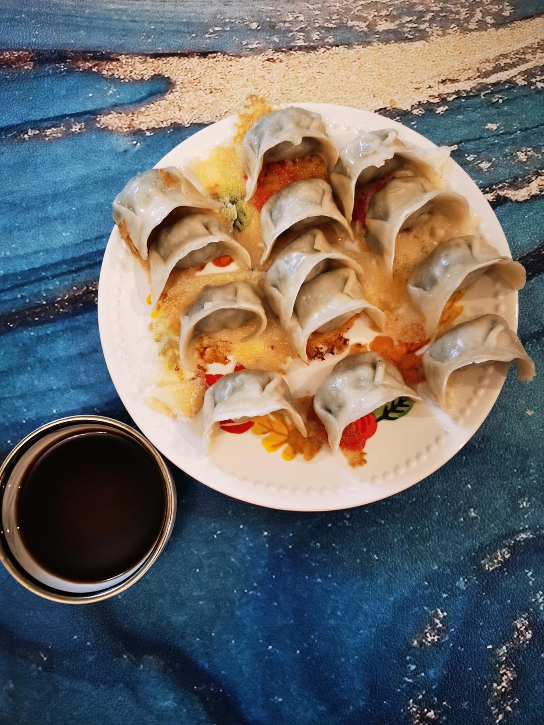 冰箱冷冻水饺做煎饺