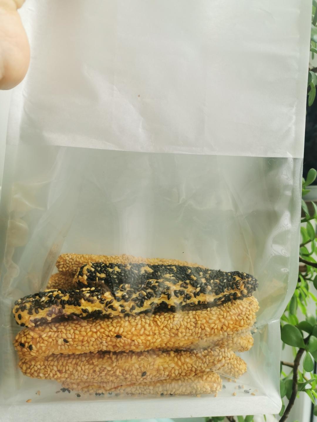 不用油炸   香酥芝麻条   这么做太香了  小点心  追剧小零食