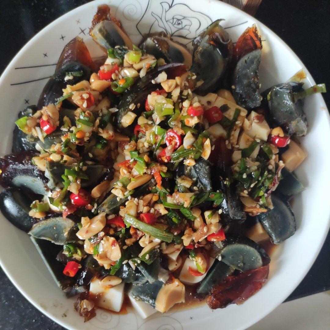 皮蛋拌豆腐