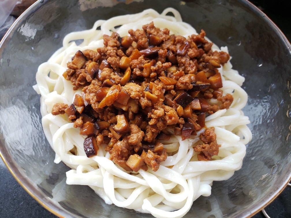 香菇肉酱拌面