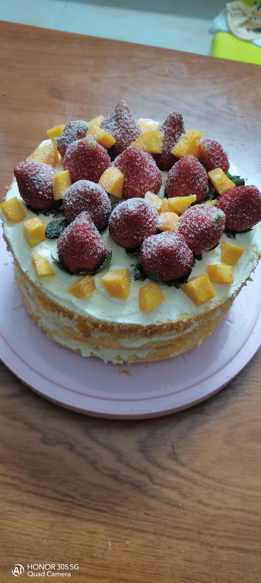 红丝绒草莓裸蛋糕