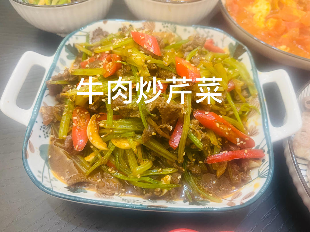 牛肉炒芹菜(不老不柴嫩滑多汁)