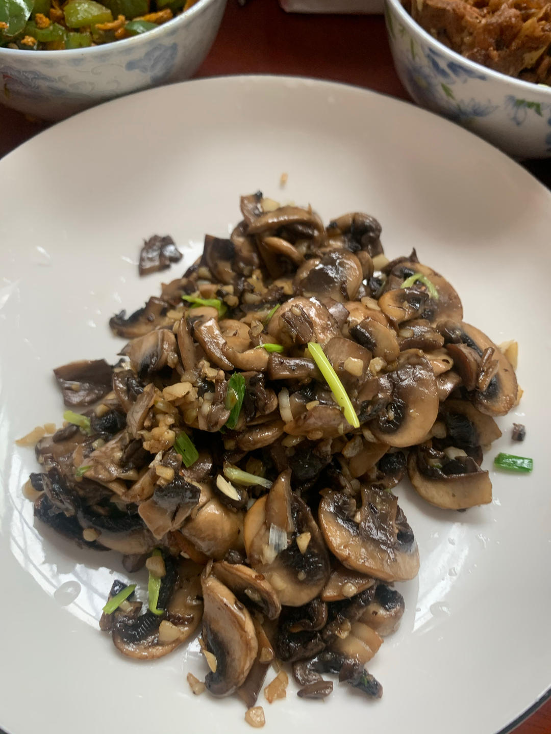 鲜香嫩滑！好吃不胖的蒜香炒口蘑！