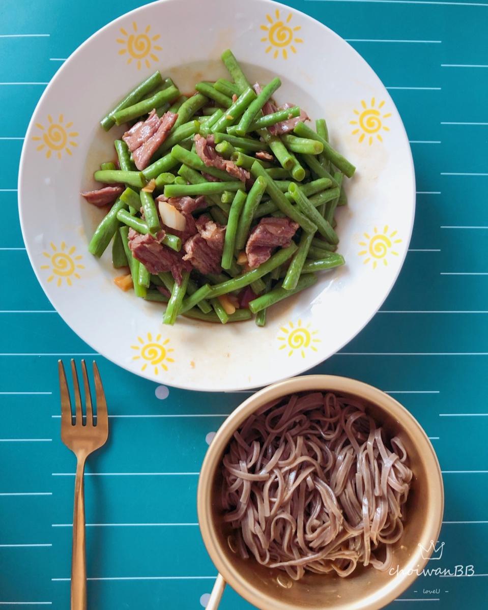 杂菇凉拌鸡胸肉丝减肥瘦身餐