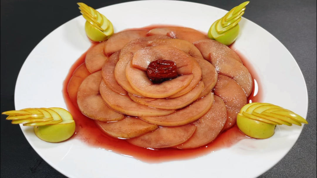 万万没想到，把苹果放到红酒里面浸泡，出锅瞬间变美食，太好吃了