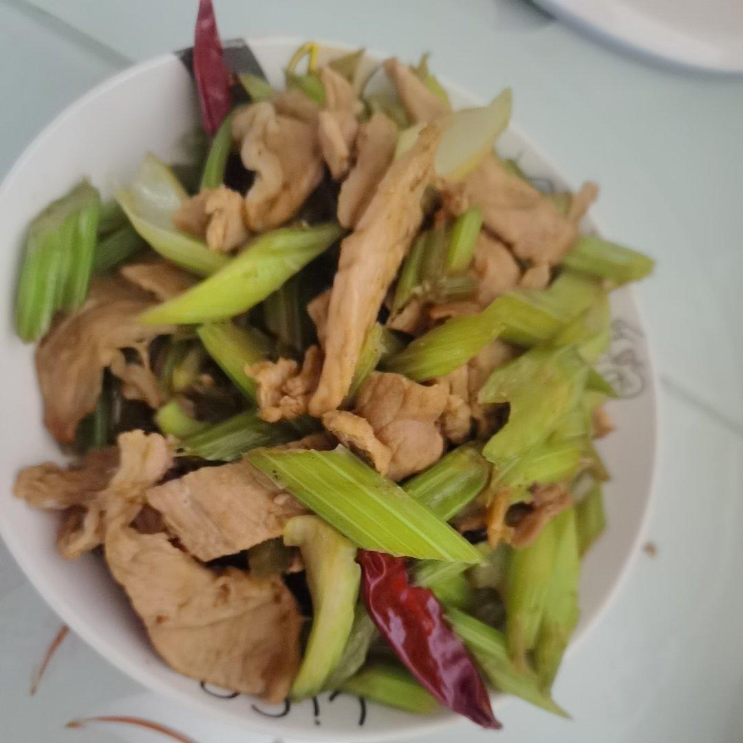 芹菜炒肉片