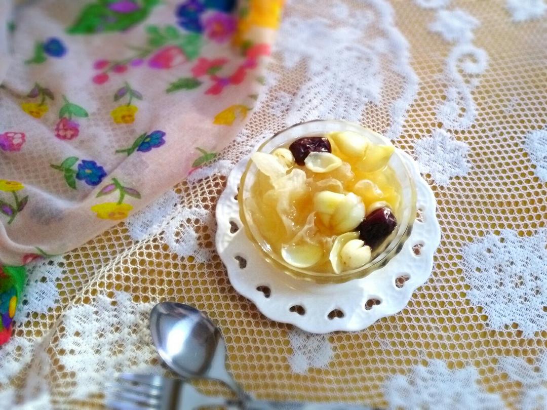 鲜百合银耳糖羹的做法