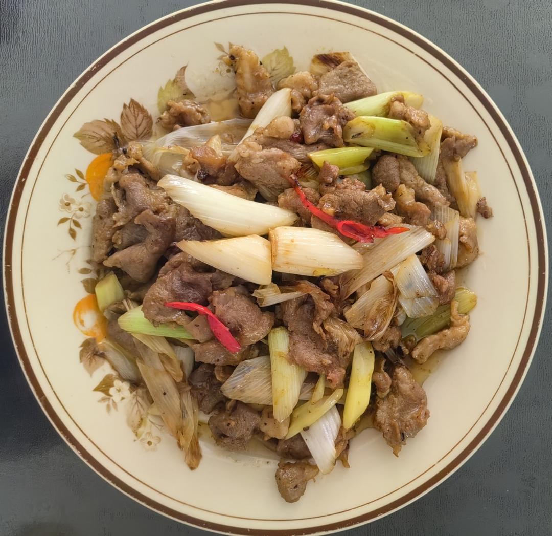 葱爆羊肉怎么做更香更嫩？大厨教你一招，葱香肉滑嫩，下酒又下饭