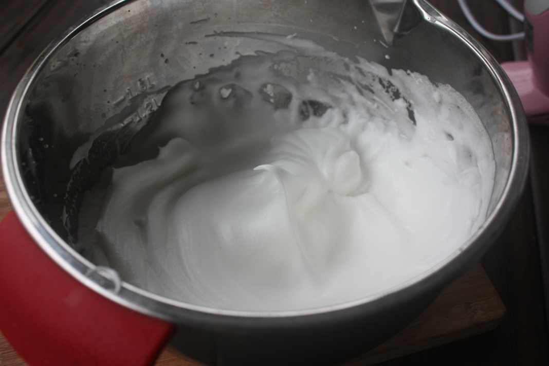 柠檬奶油蛋糕卷，超好吃的柠檬香缇奶油做法的做法 步骤8