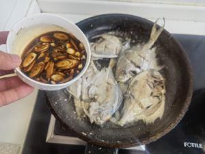 家常红烧晶鱼的做法 步骤5