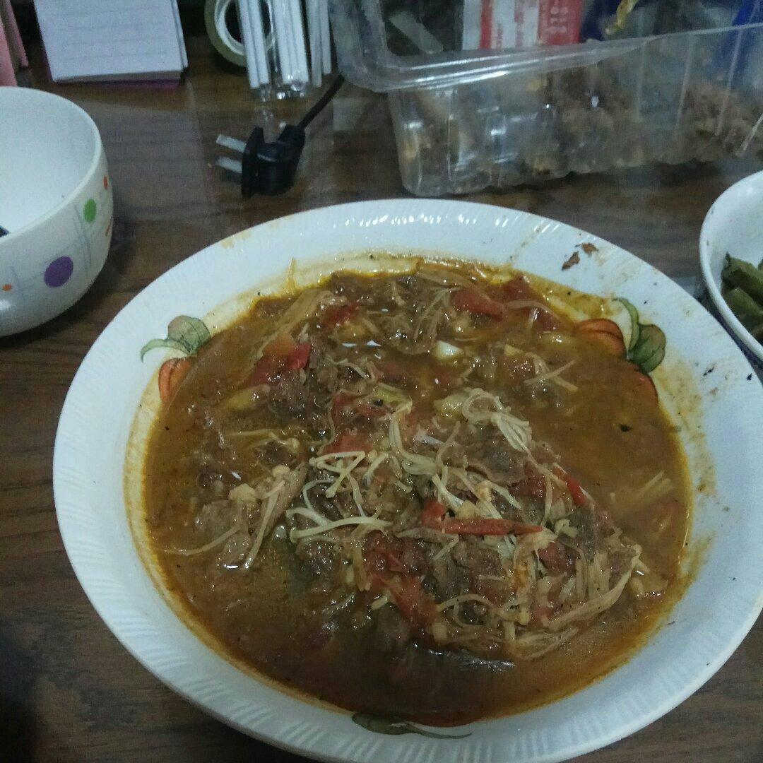 金针菇肥牛番茄锅