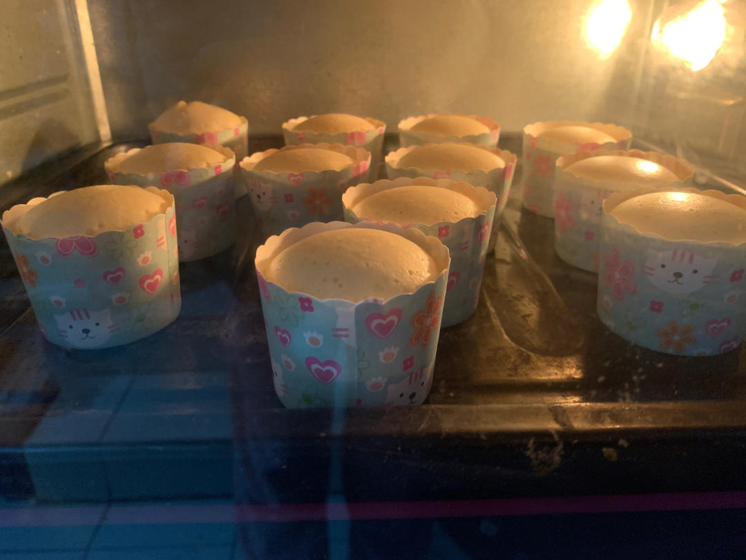 烤箱做蛋糕（戚风蛋糕的做法）