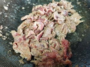 滑蛋牛肉饭的做法 步骤7
