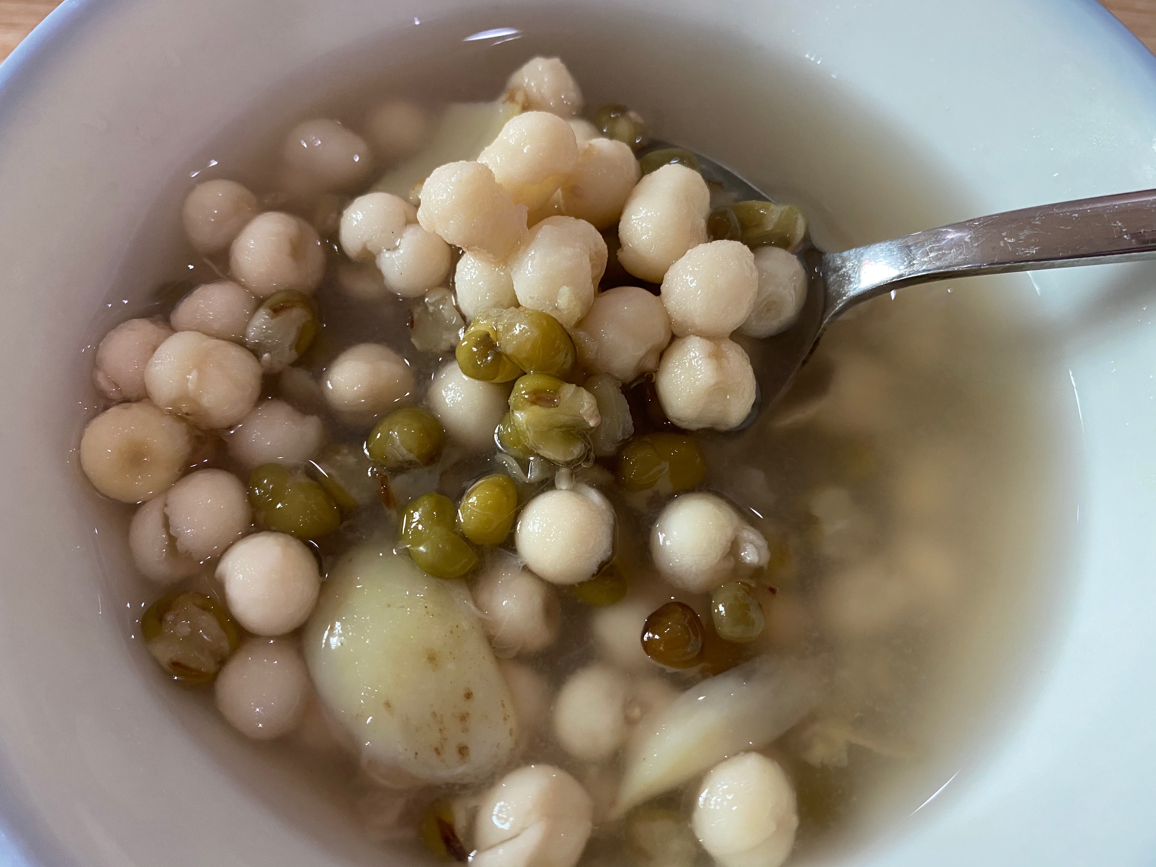 百合鸡头米绿豆汤的做法