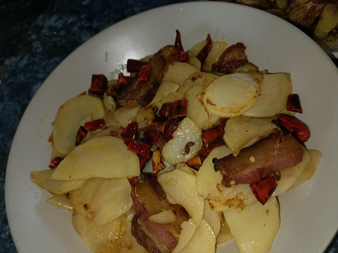 腊肉土豆片