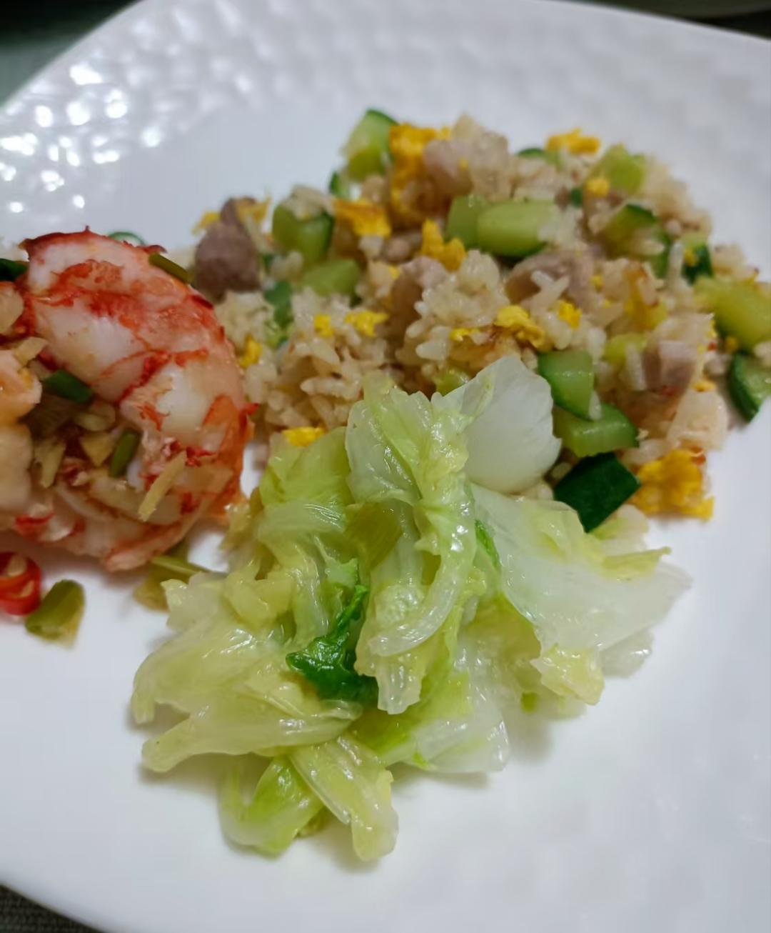 黄瓜鸡蛋清爽炒饭