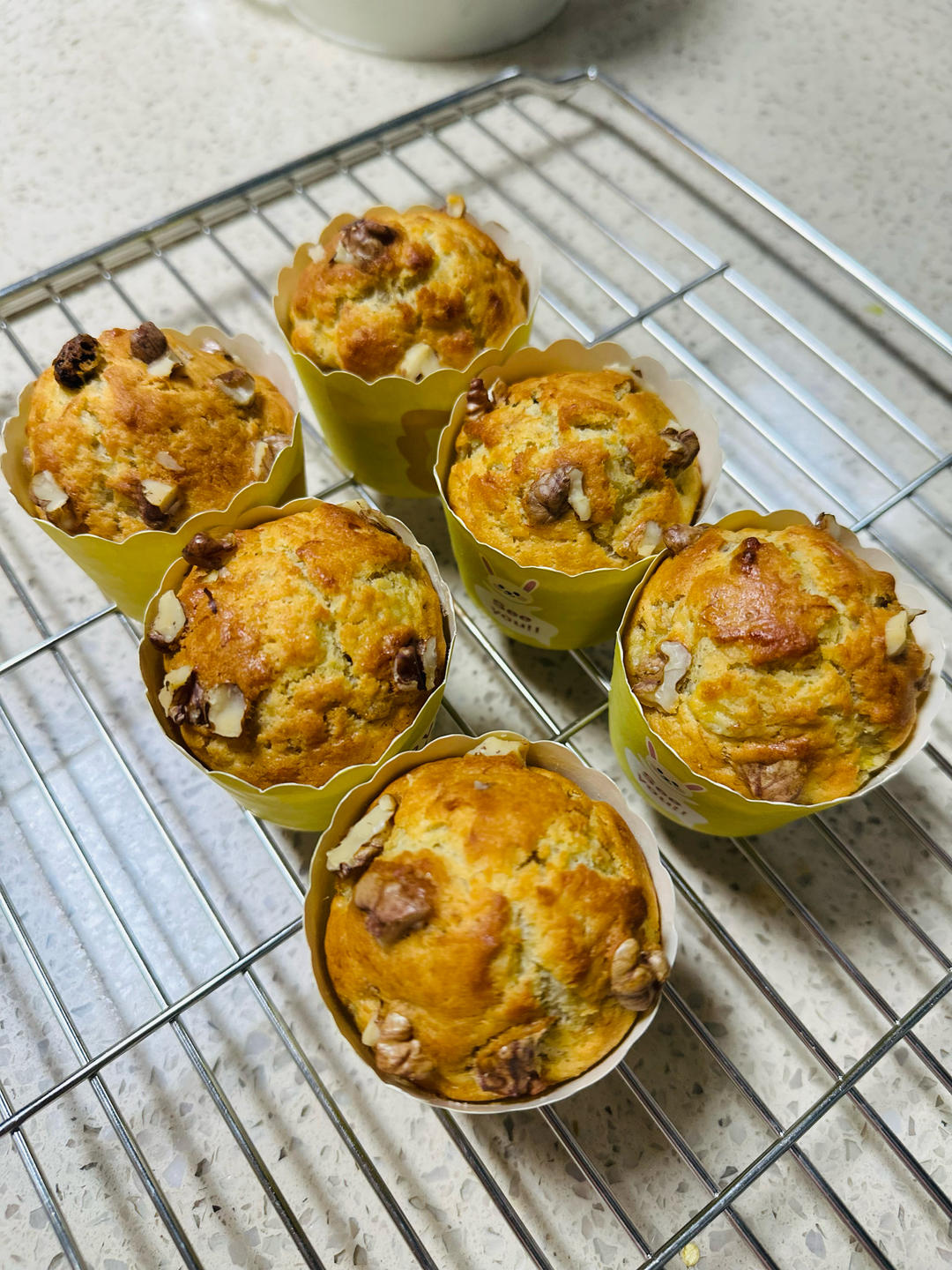 只需搅拌入烤箱的香蕉麦芬