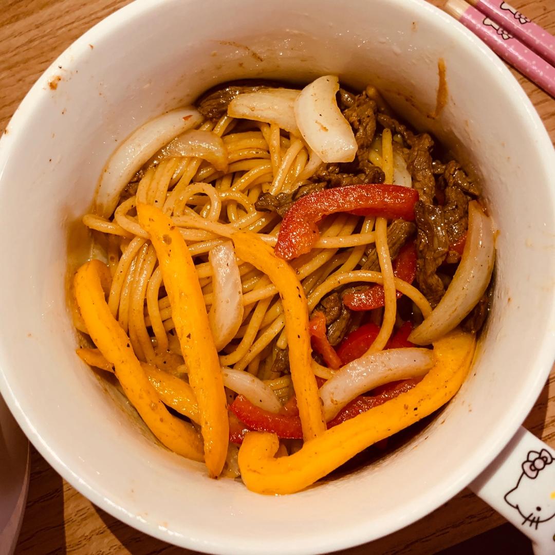 黑椒牛柳炒意面