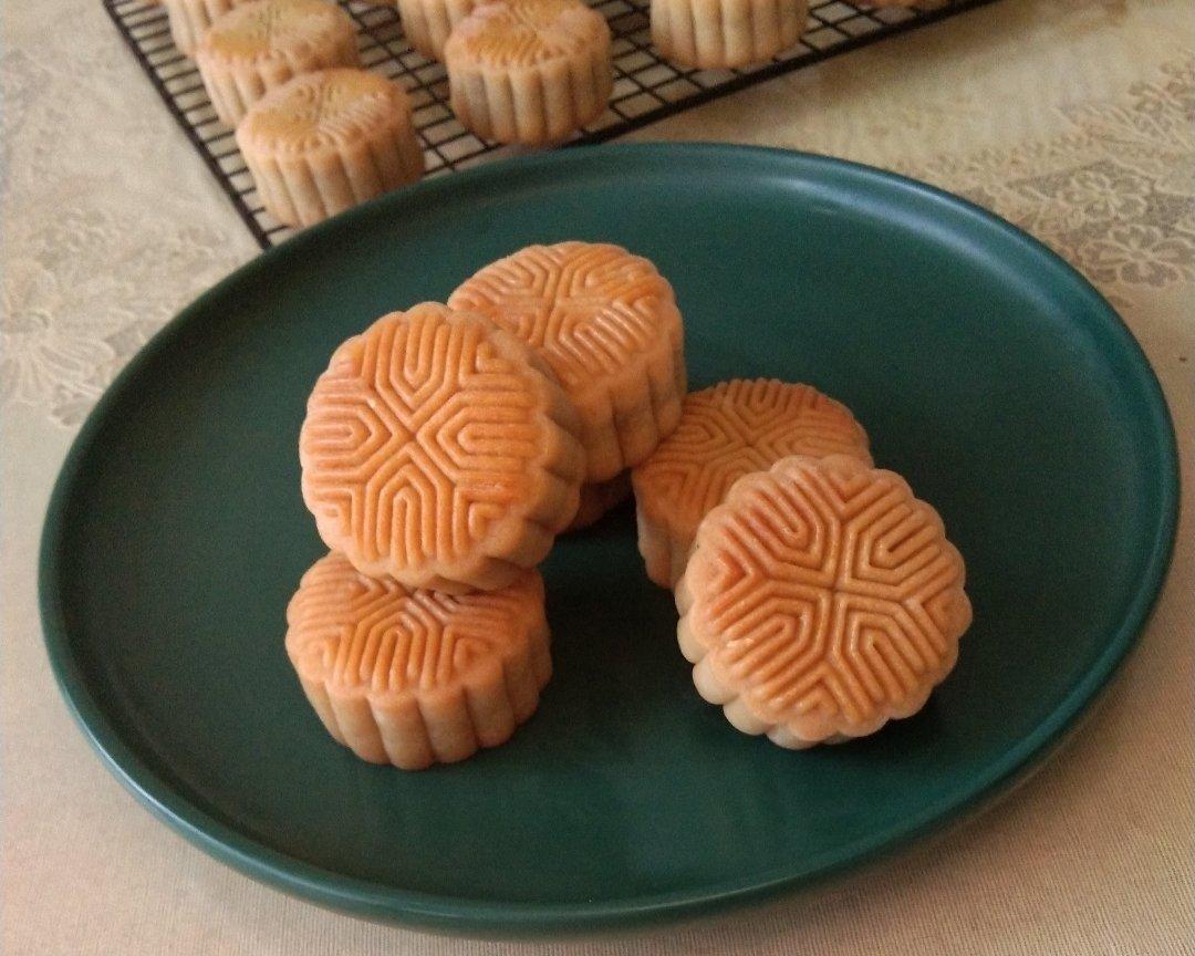 广式莲蓉蛋黄月饼的做法（最新的月饼馅包法详细步骤解析）