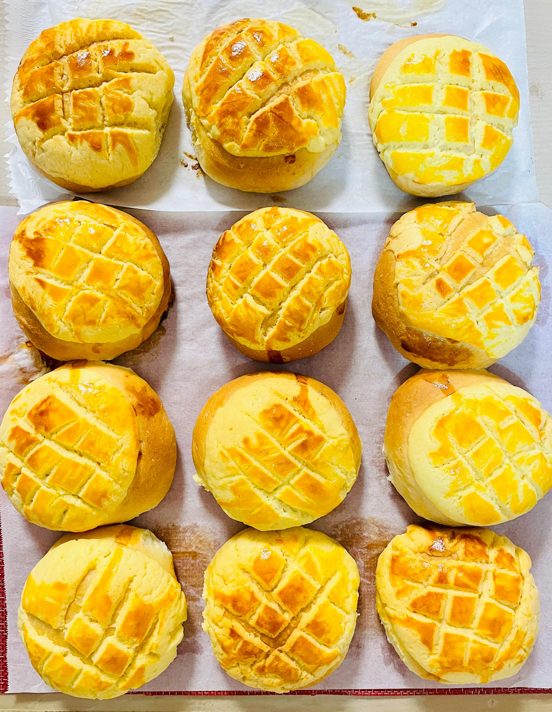 好吃到炸裂的港式菠萝包（附带制作酥皮的小视频）