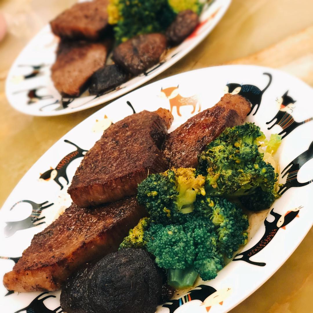 好吃到哭的煎牛排