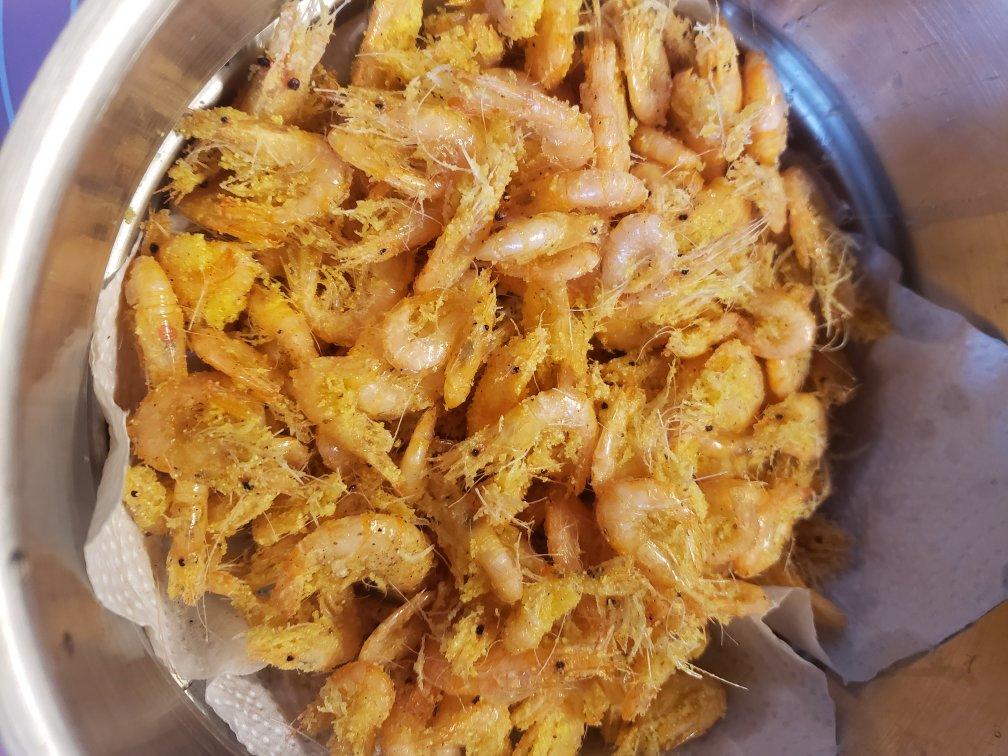 只需一个窍门、即可做出香酥可口脆的鲜炸小河虾、简单快捷、小朋友超爱