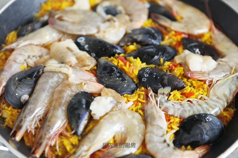 西班牙海鲜饭，朋友相聚的欢乐大餐的做法 步骤11