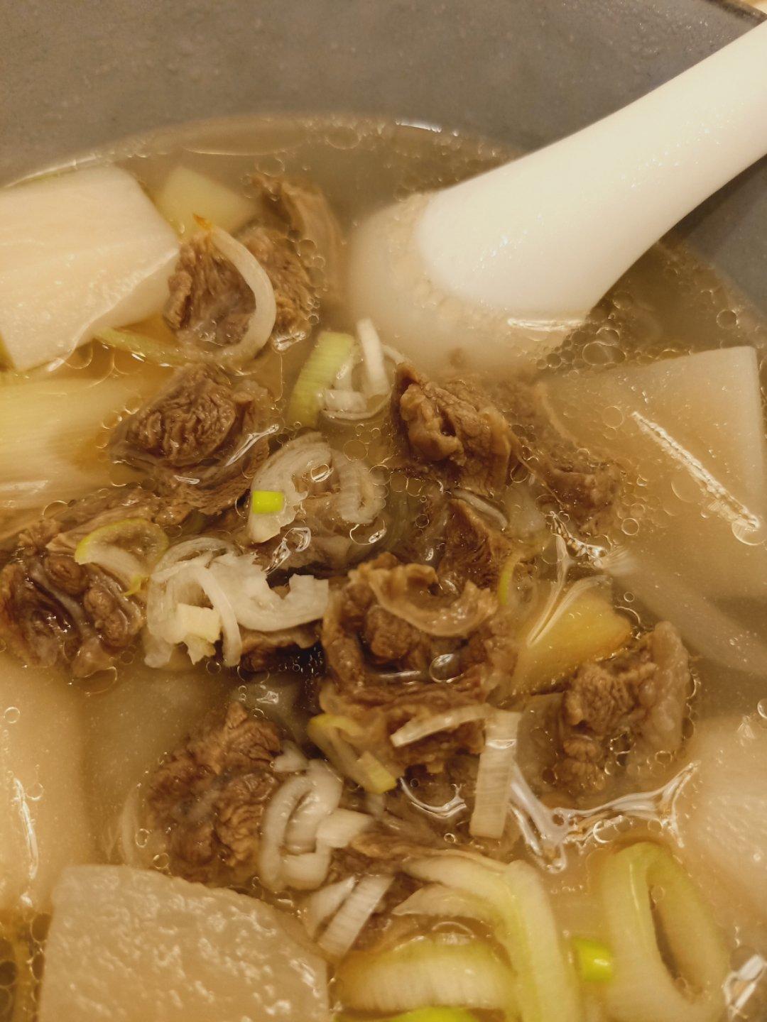 清炖牛肉萝卜汤