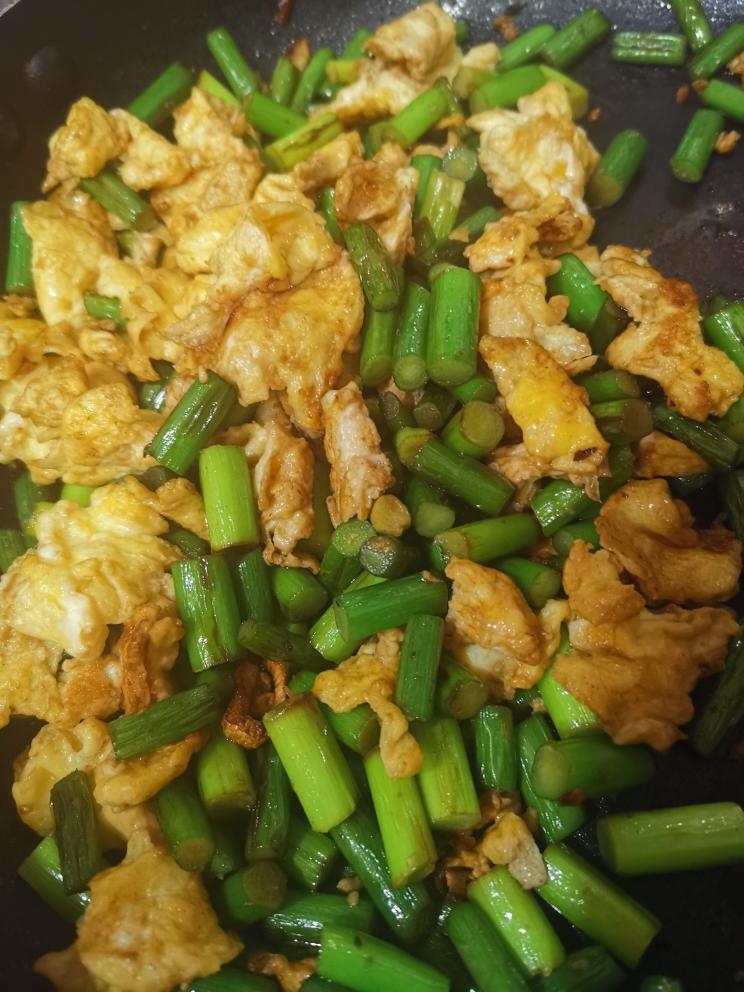 [快手菜]蒜苔炒鸡蛋的做法