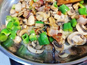 简单德式 烟熏腊肉与口蘑白蘑菇的完美搭配的做法 步骤7