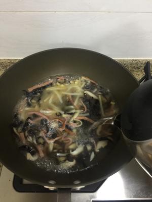 冬日里的一碗酸辣汤的做法 步骤5